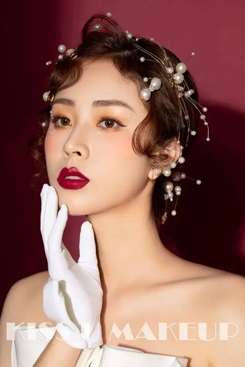 kissu化妆培训的化妆造型作品《时尚新娘造型》