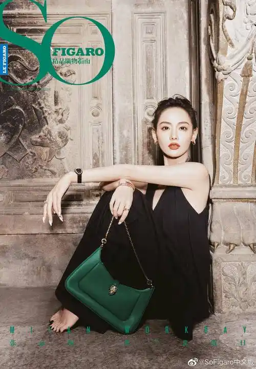 张嘉倪登sofigaro封面,深v抹身材时尚优雅,高难度pose秀青春活力_上衣