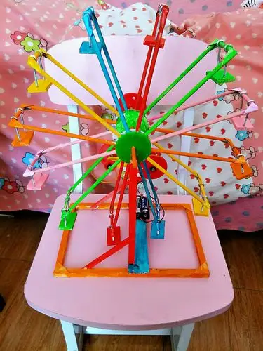 一年级三班 李然然 手工制作《幸福摩天轮》