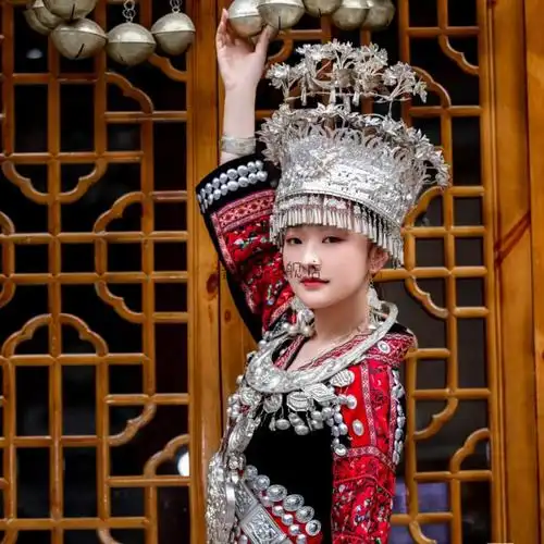 苗家印象苗族服装女苗族盛装舞台演出服饰歌手走秀摄影传统款式新红色