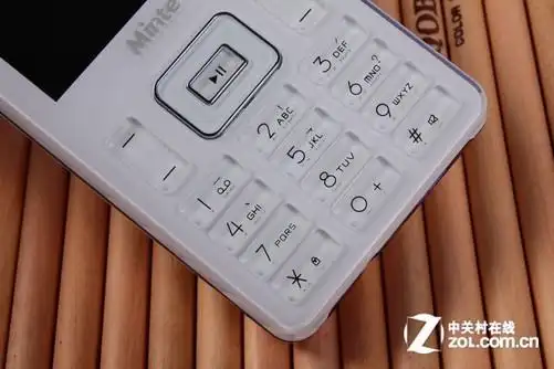 4吋qvga(240*320)分辨率的屏幕是昔日直板键盘手机非常标准的配置