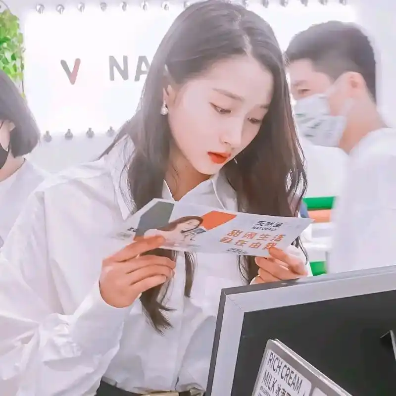 关晓彤 #鞠婧祎 #神仙团队917#音频鞠曦彤 那就清关吧 - 抖音