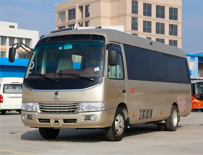 大型中巴指挥车