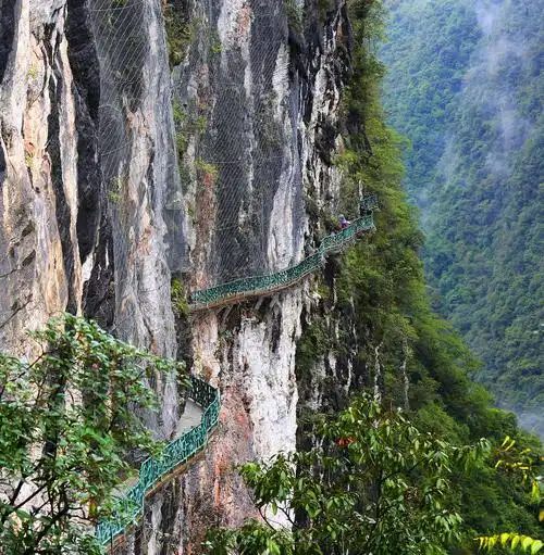 心灵的震撼和视觉冲击力极强的屏山大峡谷