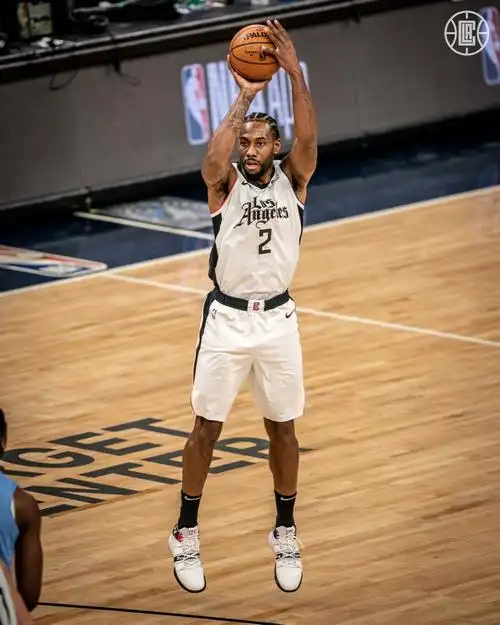 科怀-伦纳德创下本赛季新高,单场42 11 2