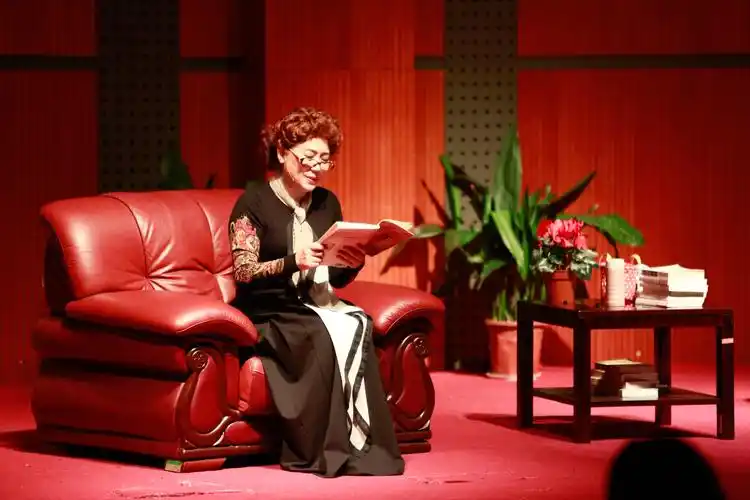 品读情景诗歌朗诵专场在我校成功献演