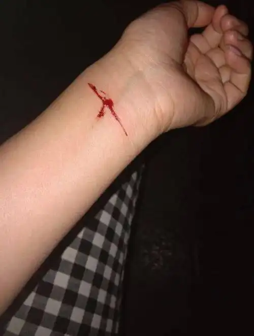 女子与男友吵架后想轻生 民警连夜搜寻将她救下