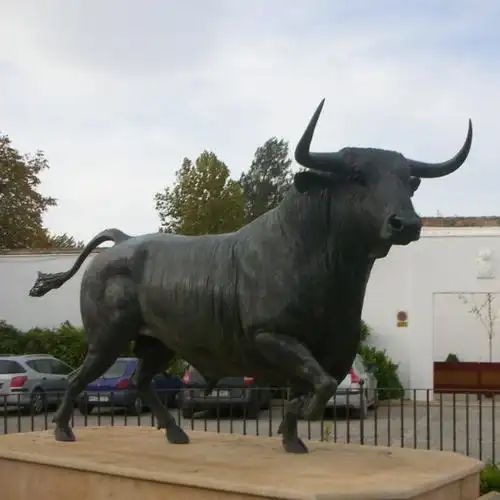 大尺寸欧式金属雕刻公牛雕像金属野牛雕塑铸造青铜斗牛公雕