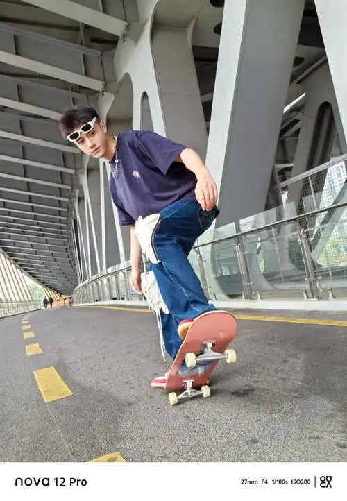 触发潮流关键词:滑板潮酷风.