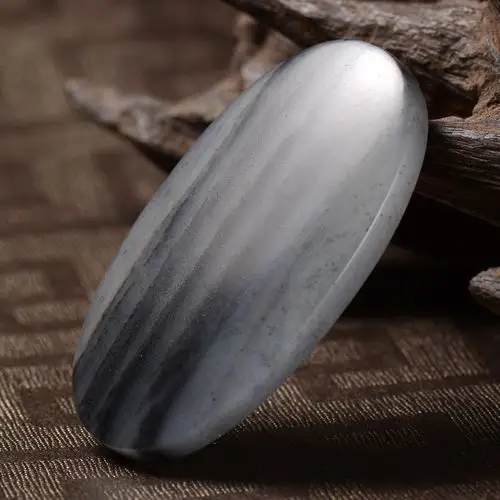 新疆和田玉籽料青花挂件 素牌 23克 牌面整洁 纹理清晰 96