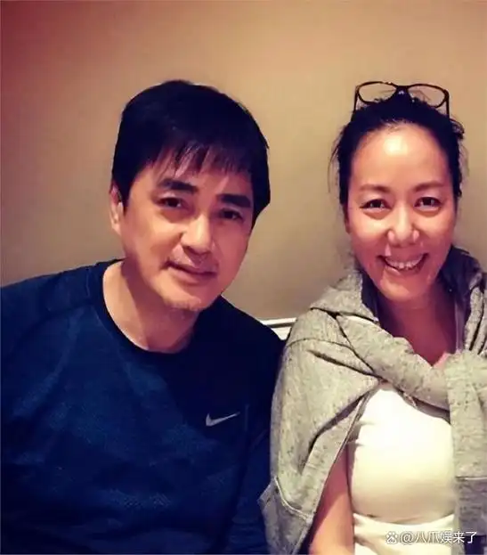 原来他是汤镇业的哥哥!演技好,人品好,宠妻子