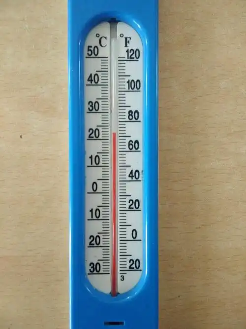 教室内平均温度23