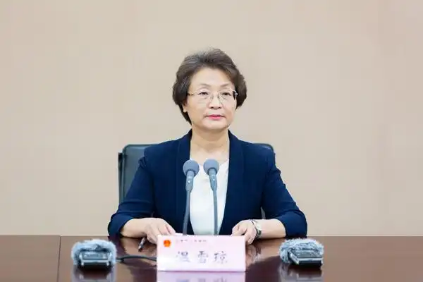 市政府副市长温雪琼通报大连ˇ122"疫情防控工作最新进展情况