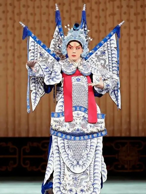 分成长靠武生,短打武生两类.