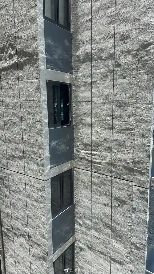 建筑材料也一直在更新,房子外墙从最早的水泥墙,到马赛克,再到涂料