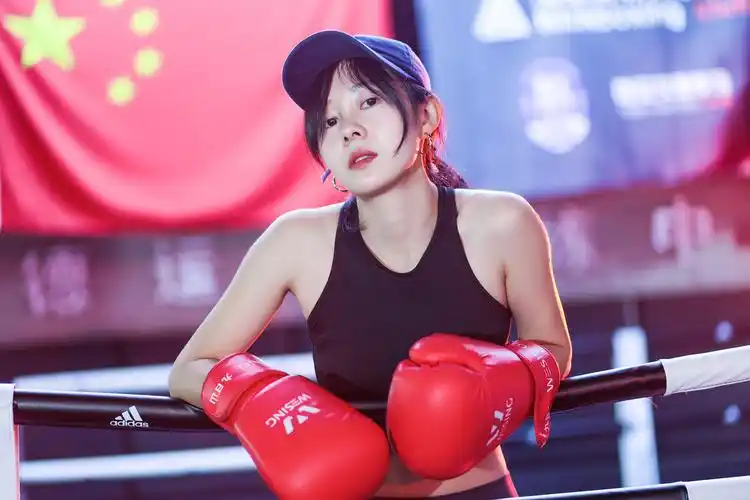 一组韩国小姐姐拳击写真温柔中带点凶悍沙包大的拳头
