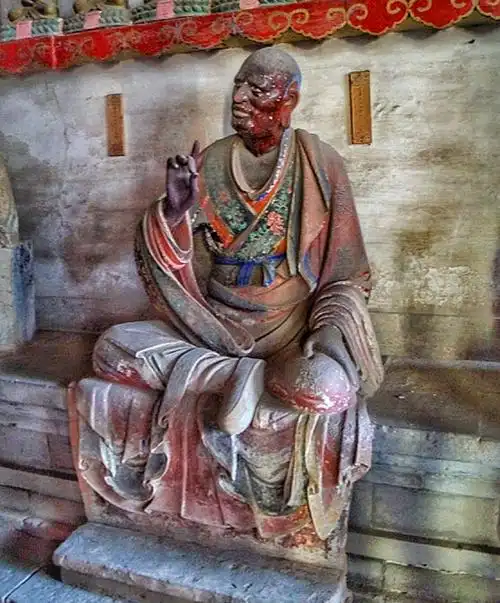 山东长清灵岩寺罗汉雕塑东侧彩塑图片