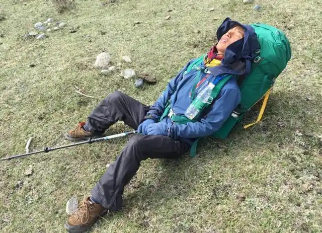 除了脚底长水泡,骨头也是累得快散架,用老一的话说"百骨酸疼".