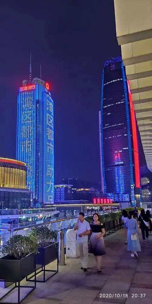 广东东莞《国际贸易大厦的夜景》老船长