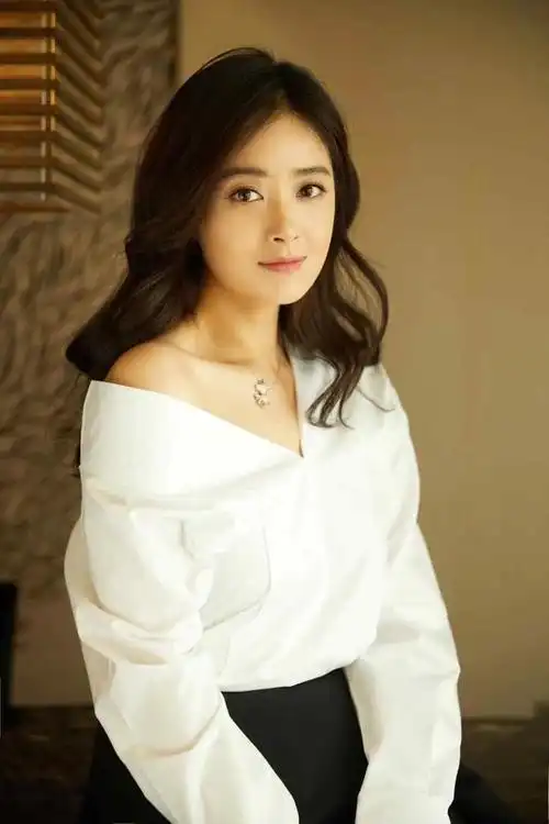 微胖界天花板41岁前凸后翘蒋欣的身材就是她最犀利的武器