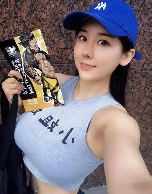 80公斤健身悍女力与美的结合一身肌肉令网友自叹不如
