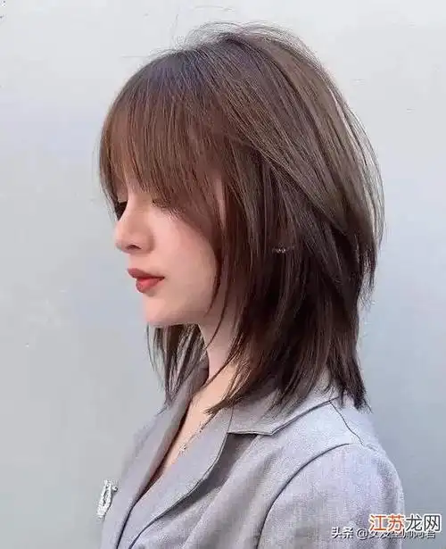 2020年流行发型女中短发卷发,2020年最新发型女中长发