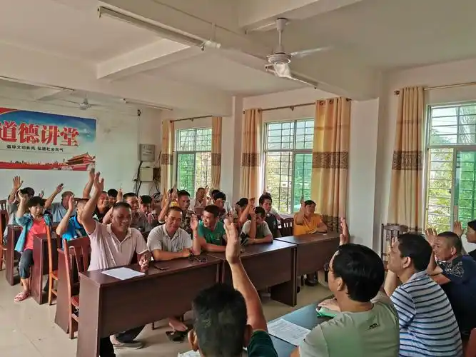 村民代表举手表决