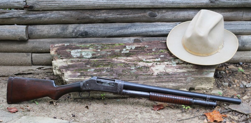 在封闭式的战壕,成群的人堆中,温彻斯特"喷子"的威力便显而易见了.