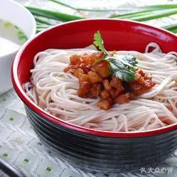 西葫芦炒肉盖浇面