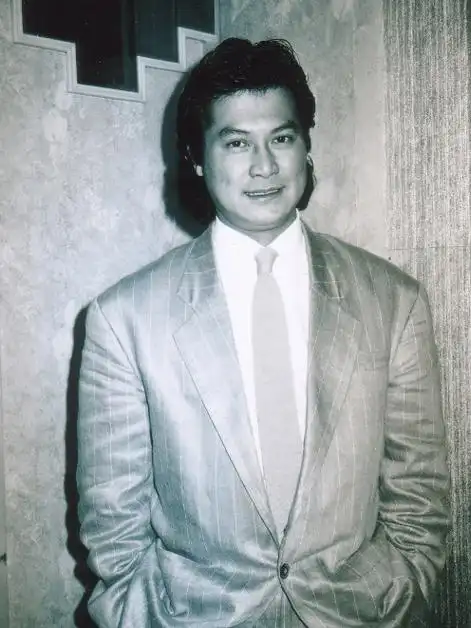 被偏爱的"隐世大佬"邓光荣,与十几位港星的爱恨情仇太精彩