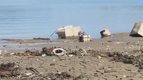 台湾面临56年最严峻缺水危机日月潭干涸见底清出垃圾