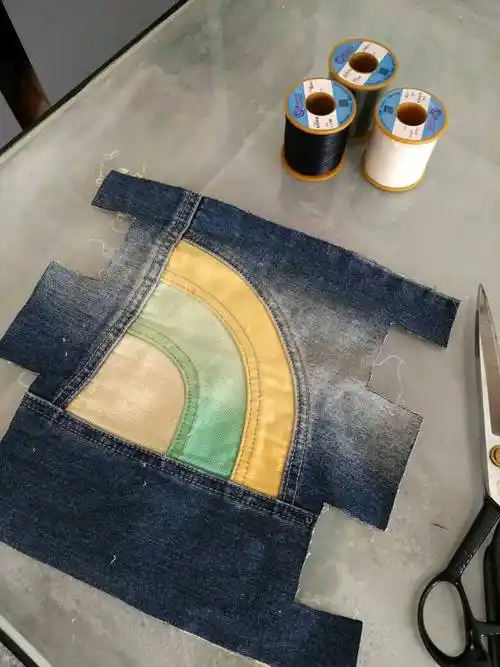 牛仔布拼接的小包包