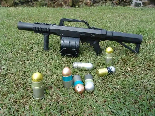 手持这款新型国产榴弹发射器定是威风八面