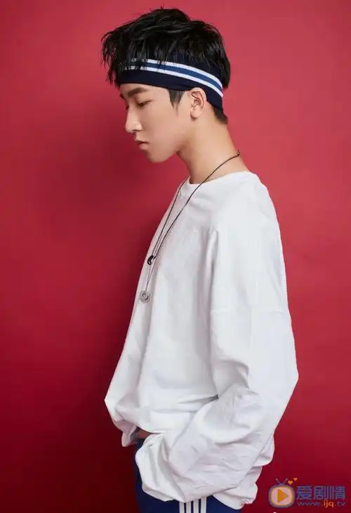 张俊一痞帅造型图片