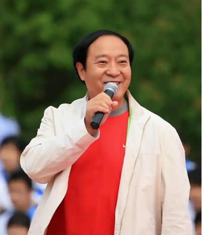 事实证明,"消失"23年的演员牛群,已经走上了其它的人生道路!