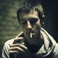 沧桑男人抽烟照片