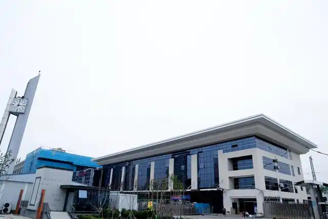 7月14日,洛阳火车站综合交通枢纽南广场改造涉铁工程迎来中国铁路郑州