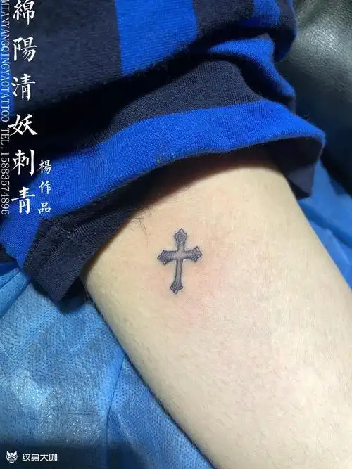 大臂内侧十字架纹身 店长-杨作品_纹身图案手稿图片_李中杨的纹身作品
