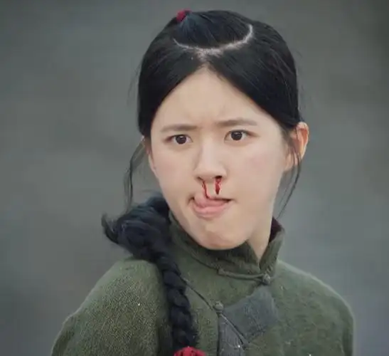 《传闻中的陈芊芊》幕后(赵露思新剧首播,收视率轻松破1,连剧中的2位