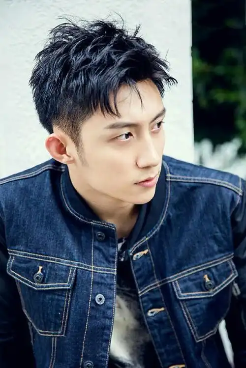 黄景瑜的身材有多优越?187cm的身高,肌肉健硕如同行走的衣服架