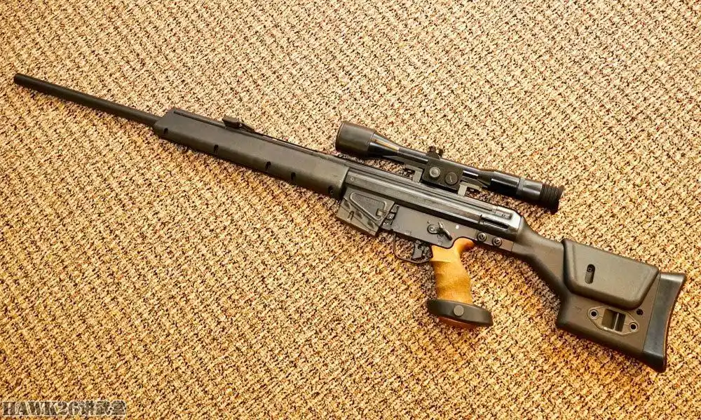 的一支德国黑克勒-科赫psg-1步枪,此枪也是hk公司为数不多的狙击步枪