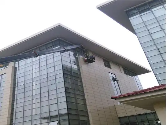 外墙大挑檐保洁施工