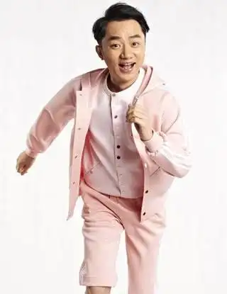 真是让人认不出,网友表示这是王祖蓝吗,看来他年轻的时候还非常的清秀