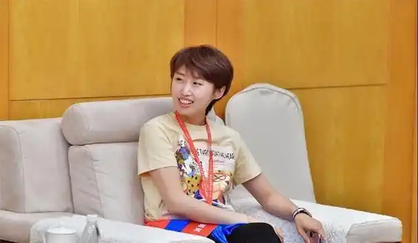 施之皓:一婚娶"乒乓女皇"曹燕华,二婚娶弟子李楠,今怎样了