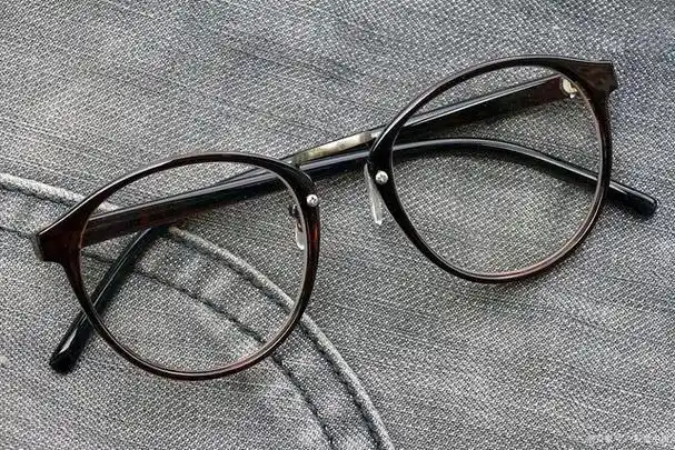 长脸适合戴什么款式的眼镜?