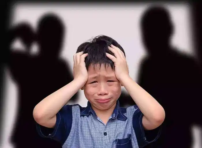 孩子不需要自尊心?宝妈当众训娃,孩子"崩溃"大哭