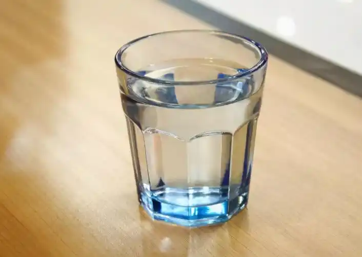 孕期饮水有讲究,喝错或让羊水变"脏"