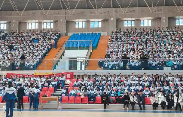 "决胜高考——兵团二中2024年百日誓师大会"隆重举行_高三_梁艳_学子