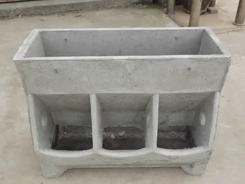 养殖场如何选用猪用料槽?