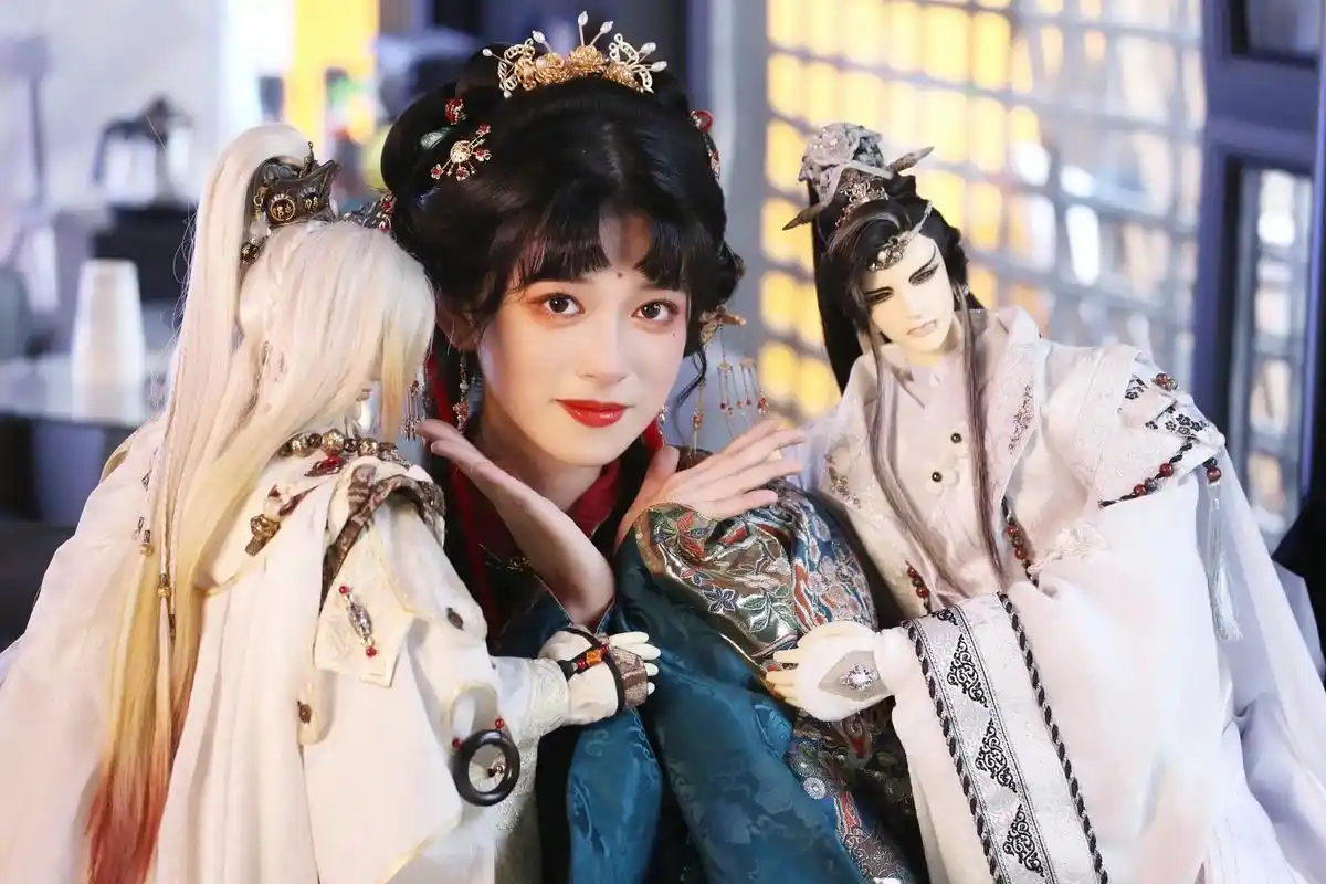 汉服 #大明少女 #明华堂 "只一瞬恨不能与你万万千千年" - 抖音